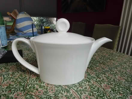 Photo of free white china teapot (Summertown OX2) #1