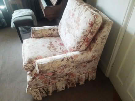 Photo of free comfortable, pretty armchair (Horsham (near station)) #2