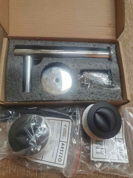 Photo of free Toilet roll holder & flush buttons (Twickenham TW2) #1