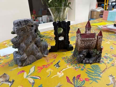 Photo of free Fish tank & lid - 18"x12"x12" - gravel & tank 'ornaments' (Craigleith EH4) #2