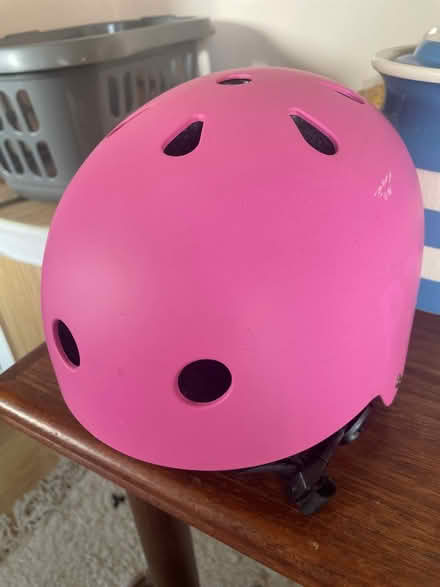 Photo of free Pink bike helmet for teenager (Clapton E5) #2