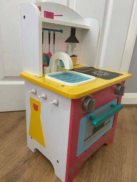 Photo of free Child’s toy kitchen (Castlefields) #4