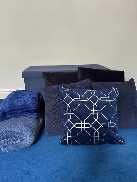 Photo of free Throws & cushions (Spinningfields M3) #1