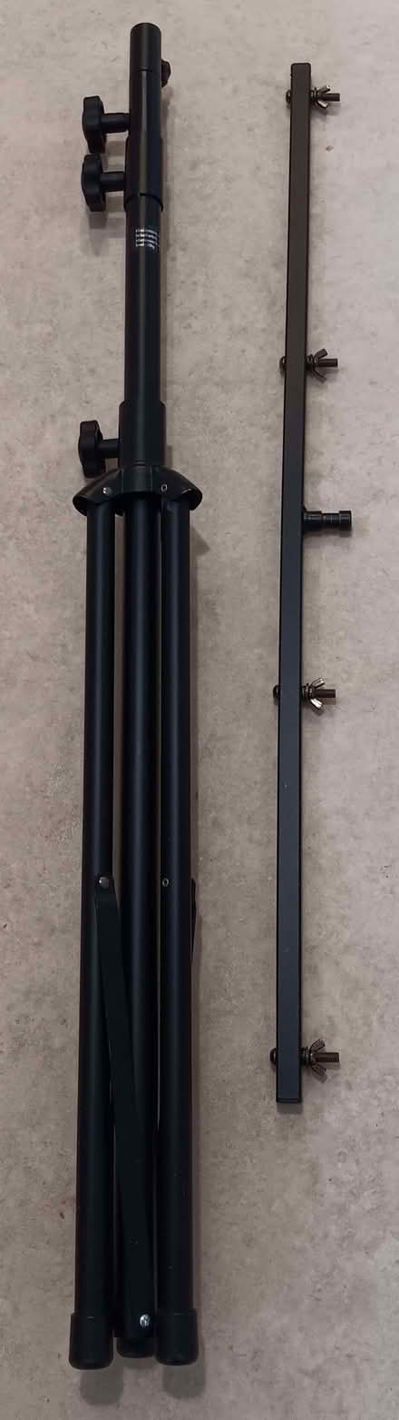 Photo of free tripod light stand (Bussage GL6) #1