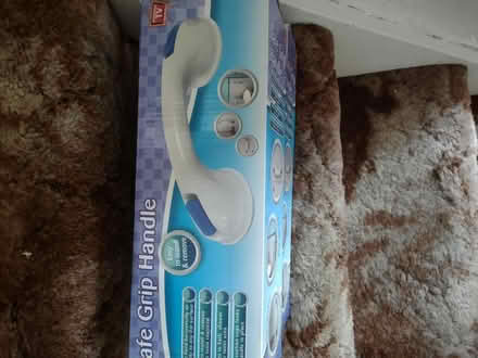 Photo of free 2 suction hand grips (Hollingwood S43) #1