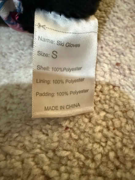 Photo of free Kids Ski Gloves - Size Small (Great Amwell SG12) #4
