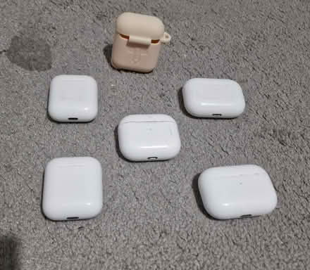 Photo of free 5 Apple Ear Pods (Falkirk FK2) #1