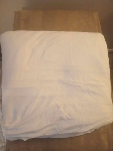Photo of free White kingsize duvet cover, 100 % cotton (Kennington OX1) #1