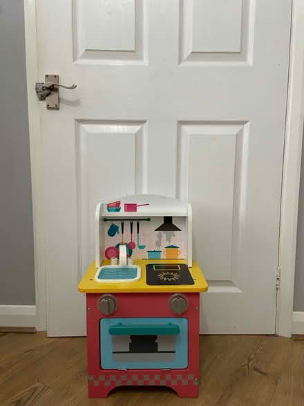 Photo of free Child’s toy kitchen (Castlefields) #2