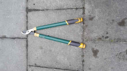 Photo of free Extendable garden shears (Bare LA4) #1