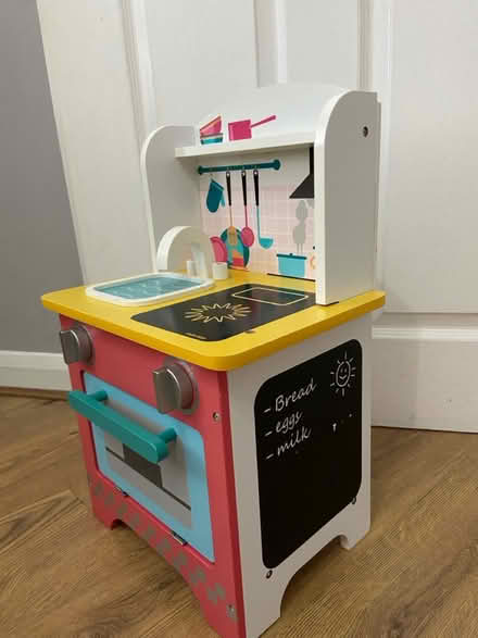 Photo of free Child’s toy kitchen (Castlefields) #3