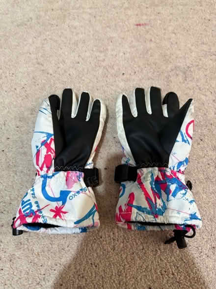 Photo of free Kids Ski Gloves - Size Small (Great Amwell SG12) #2