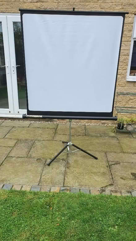 Photo of free Projection screen (West Oxfordshire OX28) #1
