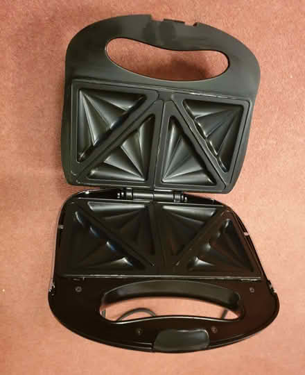 Photo of free Bush 2 slice sandwich toaster (The Rock TF3) #1