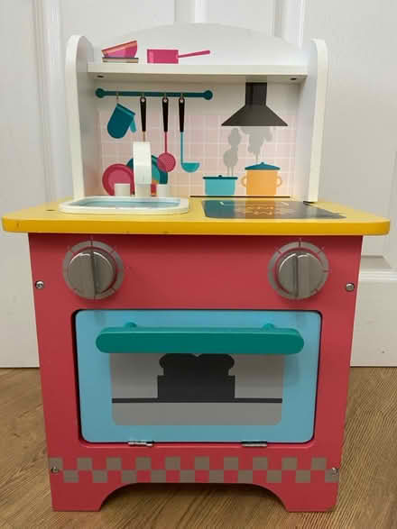 Photo of free Child’s toy kitchen (Castlefields) #1