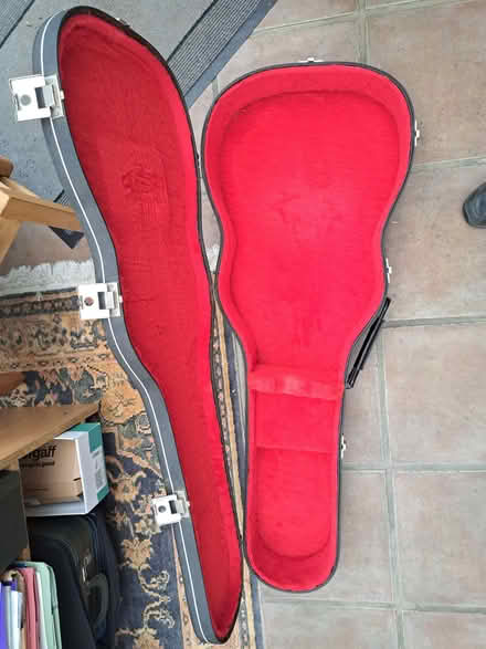 Photo of free Hard guitar case (Chipping Norton OX7) #1