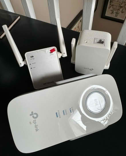 Photo of free Range extenders for wifi (Woodford IG8) #1