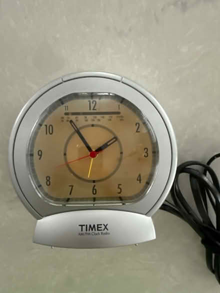 Photo of free Analog Alarm Clock Radio (North Cleveland Park) #1