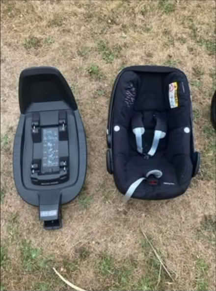 Photo of free Maxi Cosi Baby Seat + Isofix Base (Tilehurst RG31) #1