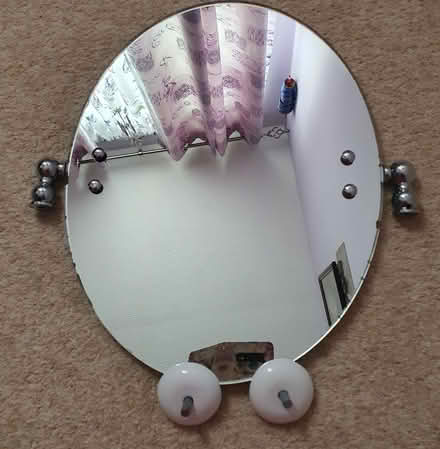 Photo of free Oval mirror and bubble envelopes (LU2 7HB) #3