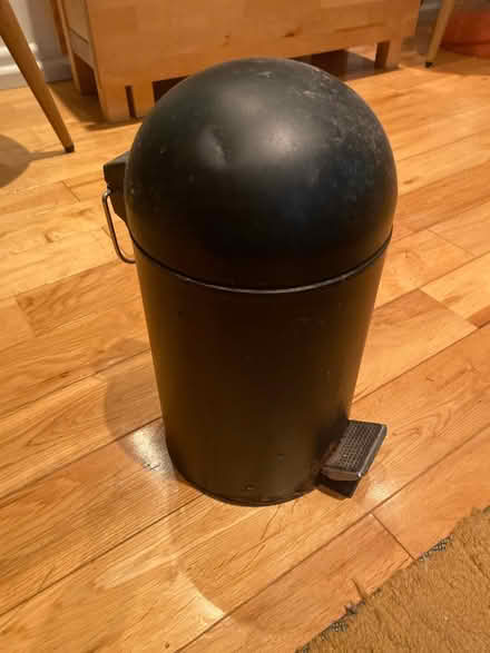 Photo of free Small bathroom pedal bin (East dulwich) #1