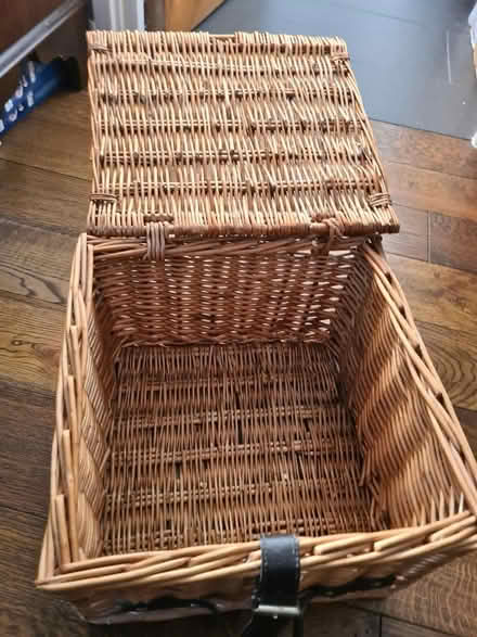 Photo of free Wicker hamper (Canary Wharf E14) #1