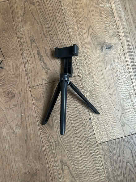Photo of free Tripod for mobile phone (Pinkneys Green SL6) #1