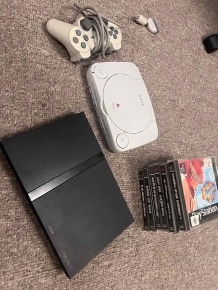 Photo of free PS1/PS2 + games (SE19) #1