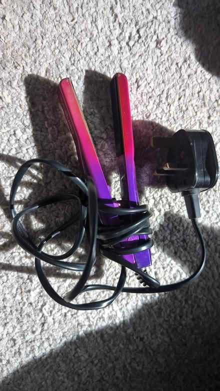 Photo of free Mini hair straightener (W14 0hx) #1