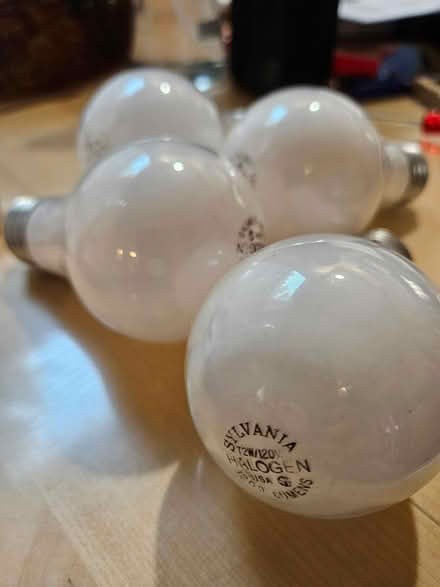 Photo of free 4 light bulbs (North Linthicum) #1