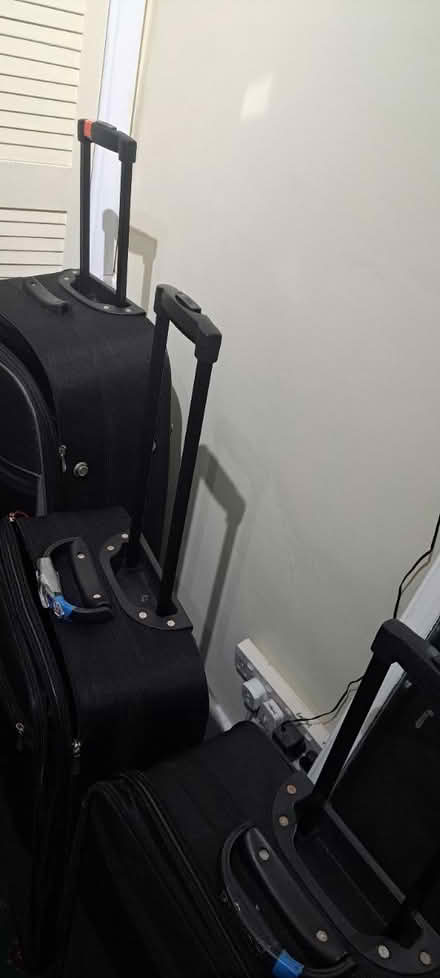 Photo of free 3 suitcases (south ham basingstoke RG22) #4