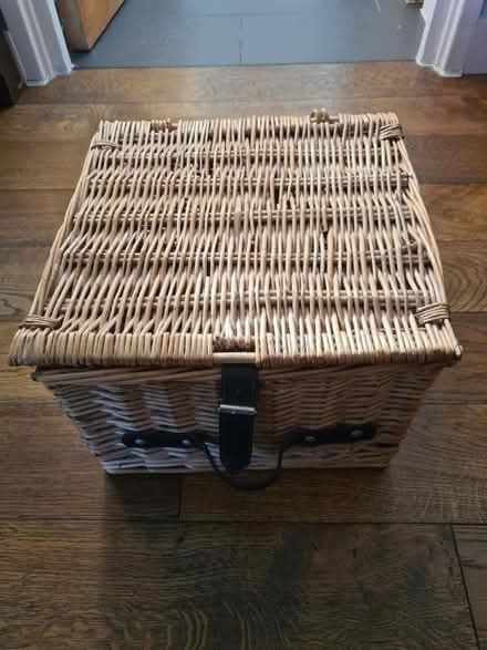 Photo of free Wicker hamper (Canary Wharf E14) #2