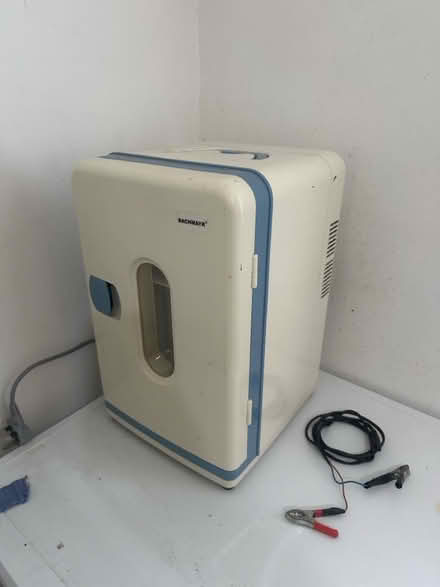 Photo of free Cooler/Warmer 12v/240v (Tadworth (near Epsom Downs)) #2