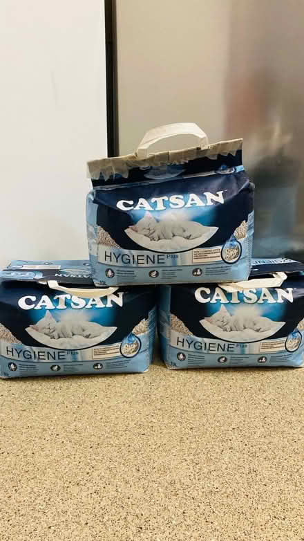 Photo of free 3 x 10L BAGS OF CATSAN CAT LITTER (kx/angel - WC1X) #1