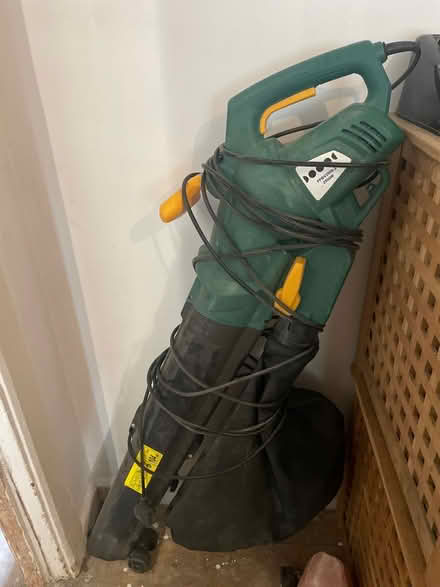 Photo of free Leaf suction machine (Woodford green IG8) #1