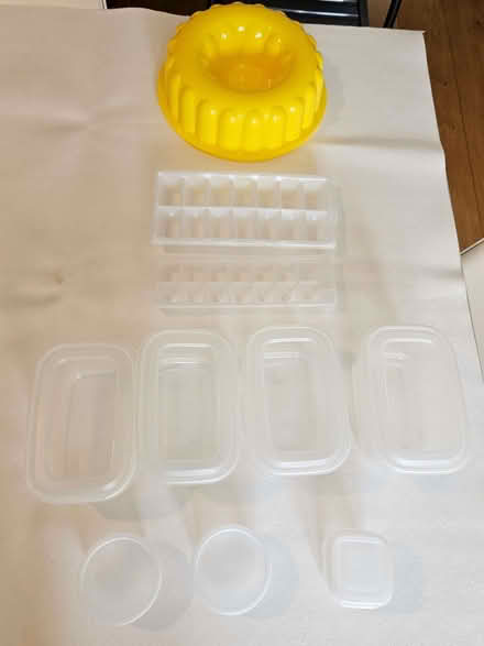 Photo of free Various kitchen storage containers. (Kendal LA9) #1