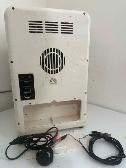Photo of free Cooler/Warmer 12v/240v (Tadworth (near Epsom Downs)) #3