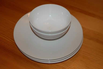 Photo of free Three large dinner plates and two cereal bowls. (Polesworth B78) #1
