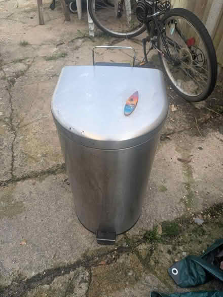 Photo of free 50L Pedal bin (Castlepoint BH8) #1
