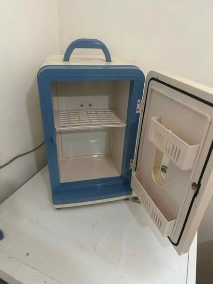 Photo of free Cooler/Warmer 12v/240v (Tadworth (near Epsom Downs)) #1