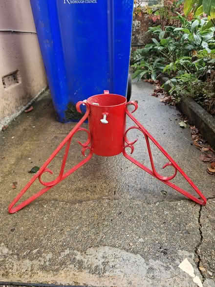 Photo of free Christmas tree stand (GU12) #1