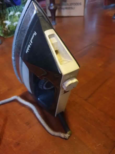 Photo of free Vintage Electric Steam Iron (For Display Only) (Breadsall DE21) #2