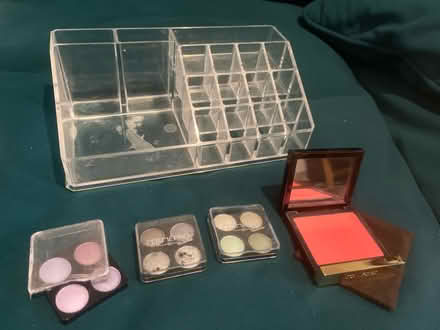 Photo of free Make up stand (N15) #1