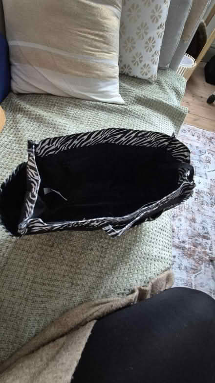 Photo of free Handbag / Travel bag organiser (N18 1QD) #2