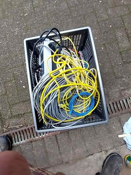 Photo of free It equipment and cables (Sagar Holme BB4) #1