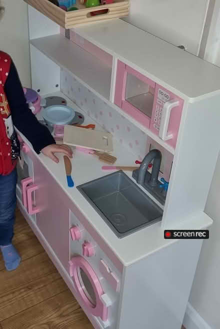 Photo of free Play kitchen (GU52) #1