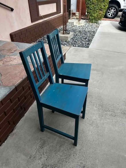 Photo of free 2 wood chairs (La mesa) #1