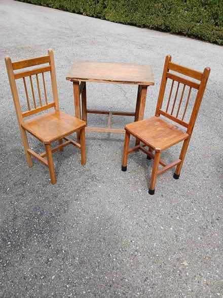 Photo of free Children's wood table and chairs (Ortega Park, Sunnyvale) #1