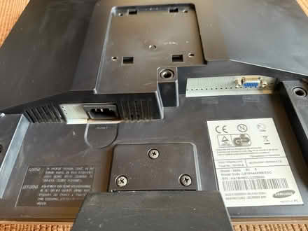 Photo of free Samsung pc monitor (Collier row romford. RM5) #4