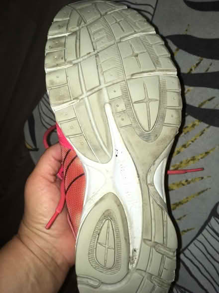 Photo of free Reebok trainers (Greenwich MV, SE10) #4